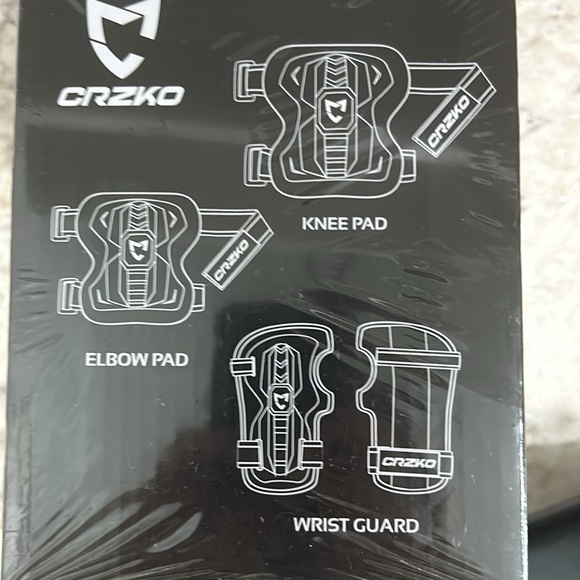 Protective Gear Set - Picture 11 of 12